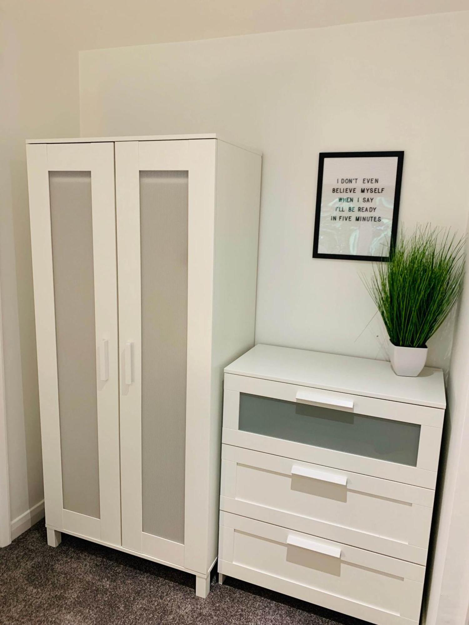 Spacious House, Free Parking & Patio Garden ファーナム エクステリア 写真